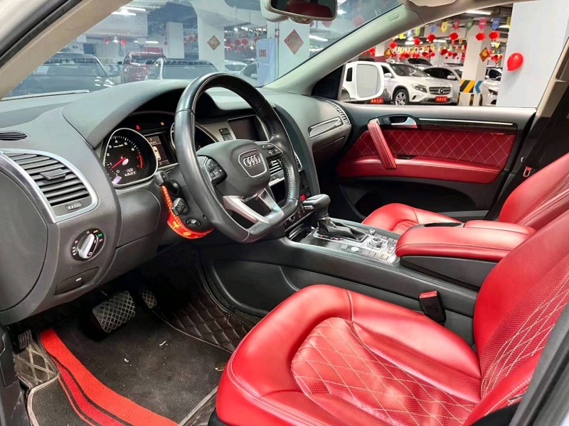 成都10年奥迪Q74