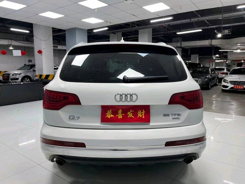 成都10年奥迪Q75