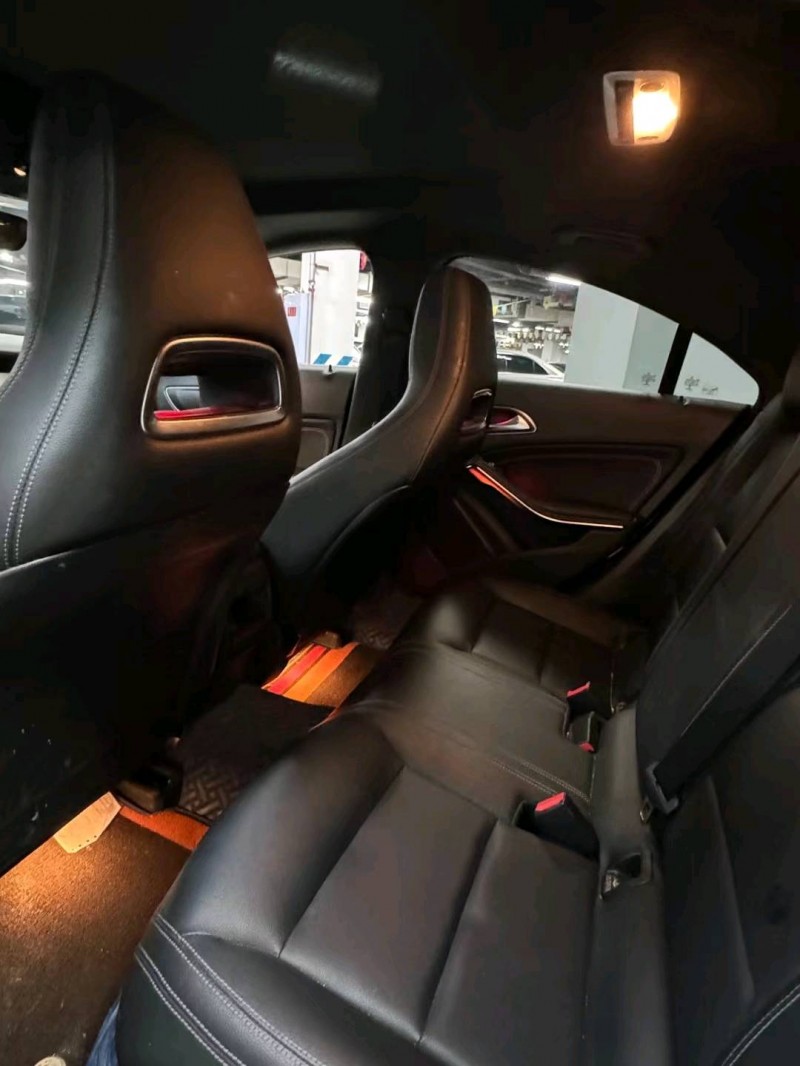 成都17年奔驰CLA9