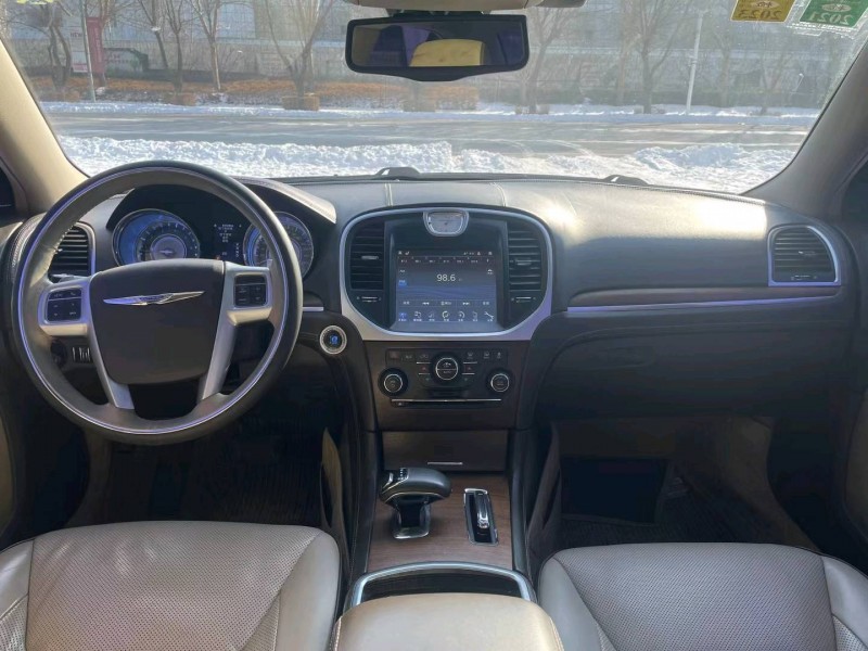沈阳13年克莱斯勒300C5