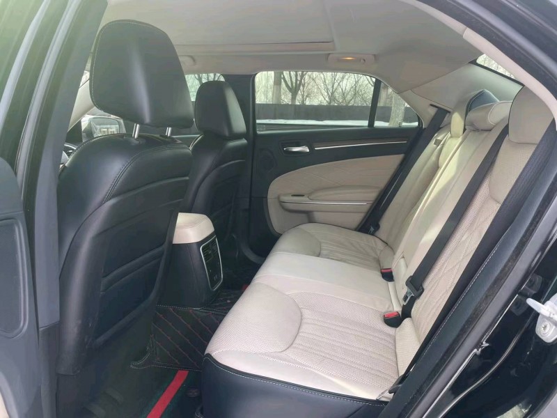 沈阳16年克莱斯勒300C4