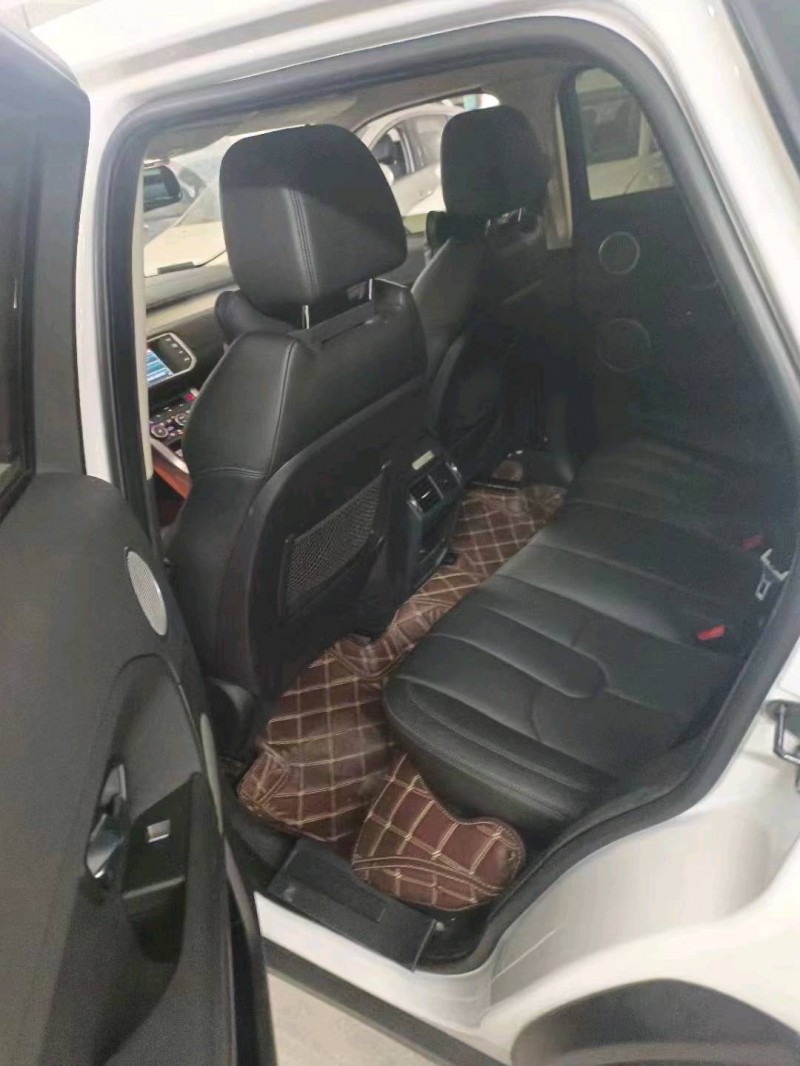 重庆16年路虎极光5