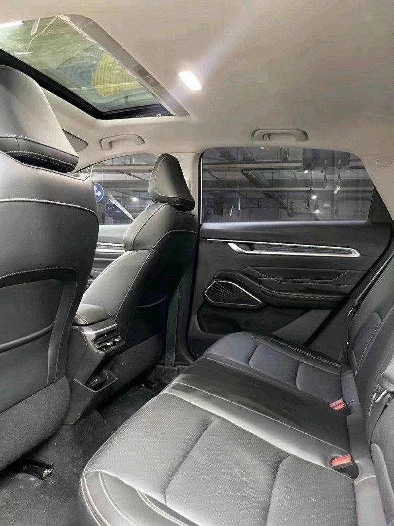 成都22年吉利帝豪6