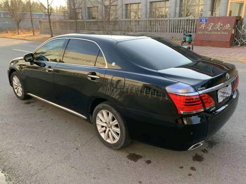 邯郸13年丰田皇冠5