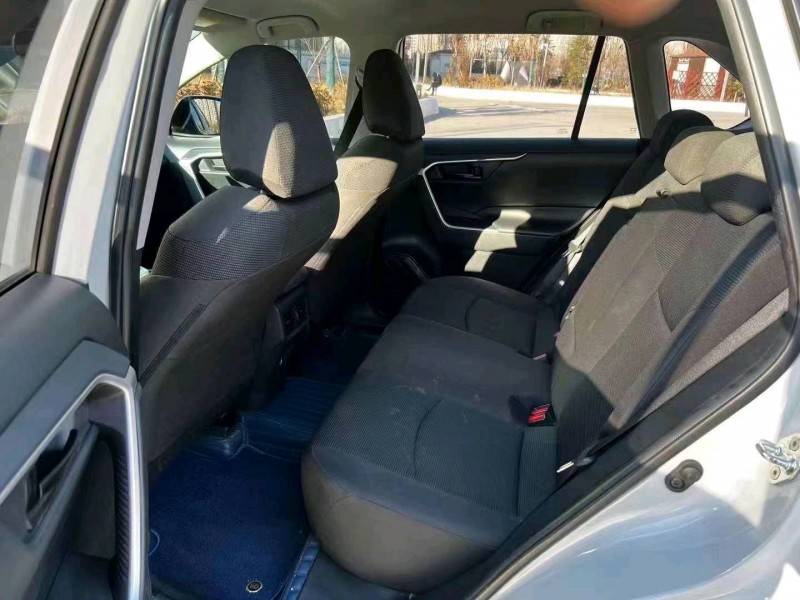 东营21年丰田RAV4荣放4