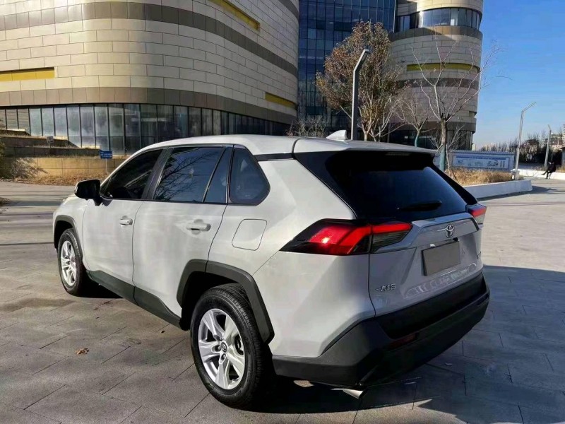 东营21年丰田RAV4荣放8