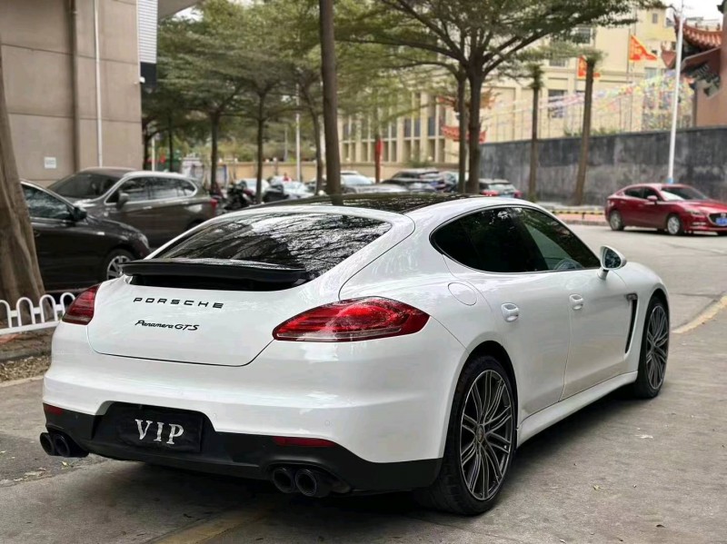 广州11年保时捷帕拉梅拉8