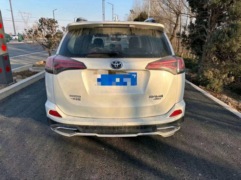 晉城19年豐田RAV4榮放4