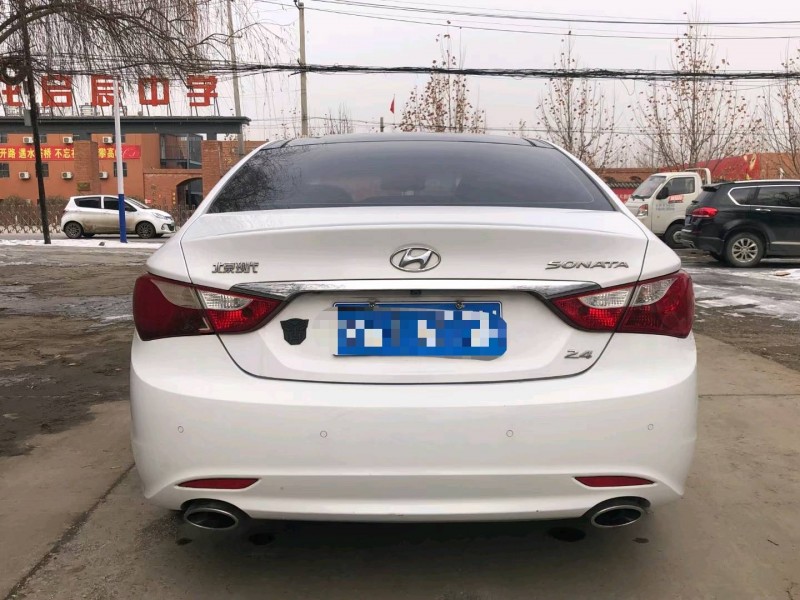 保定13年现代索纳塔八9