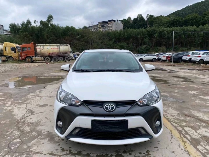 南寧17年豐田YARiS L 致炫1