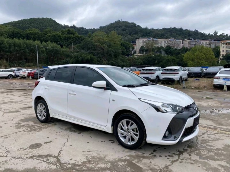 南寧17年豐田YARiS L 致炫2