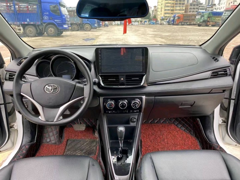 南寧17年豐田YARiS L 致炫5