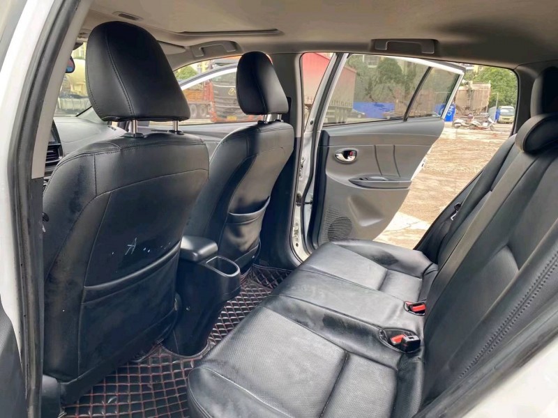 南寧17年豐田YARiS L 致炫6