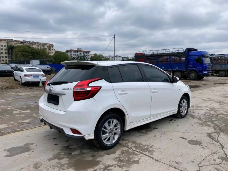南寧17年豐田YARiS L 致炫7
