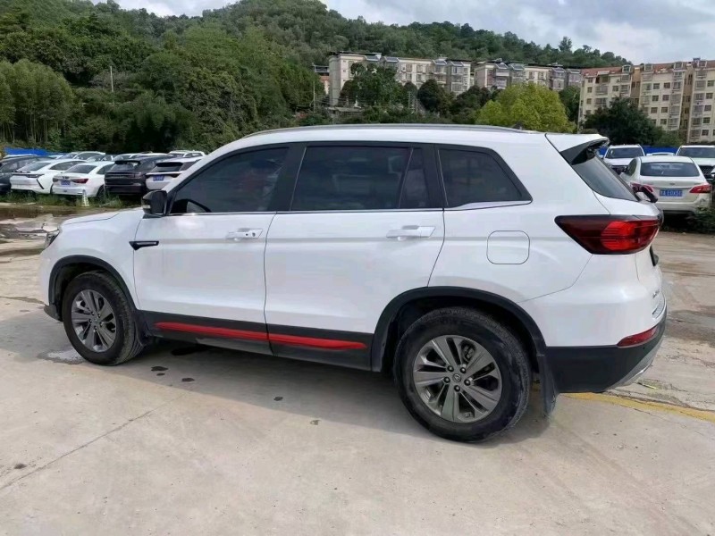 南寧21年長安汽車CS757