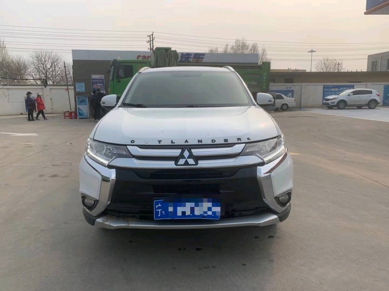 保定18年三菱欧蓝德1