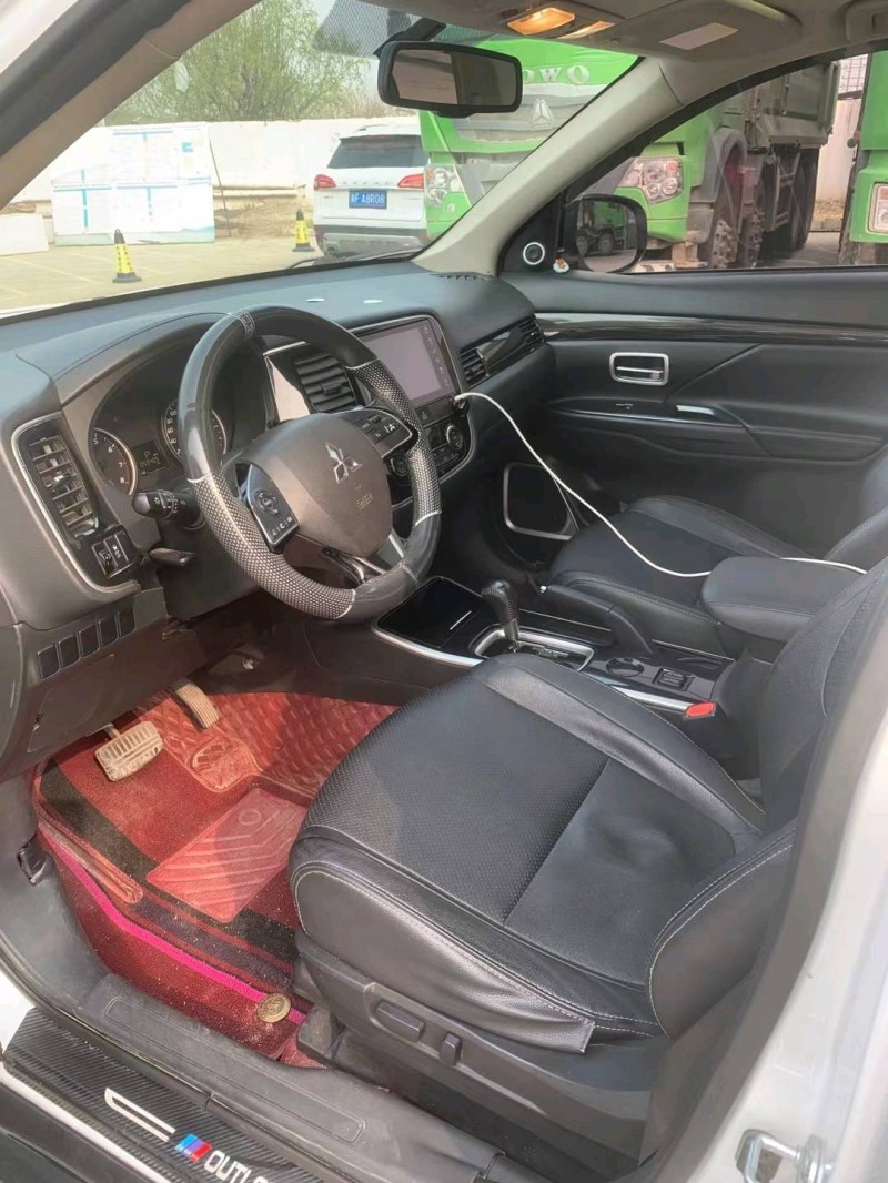 保定18年三菱欧蓝德3