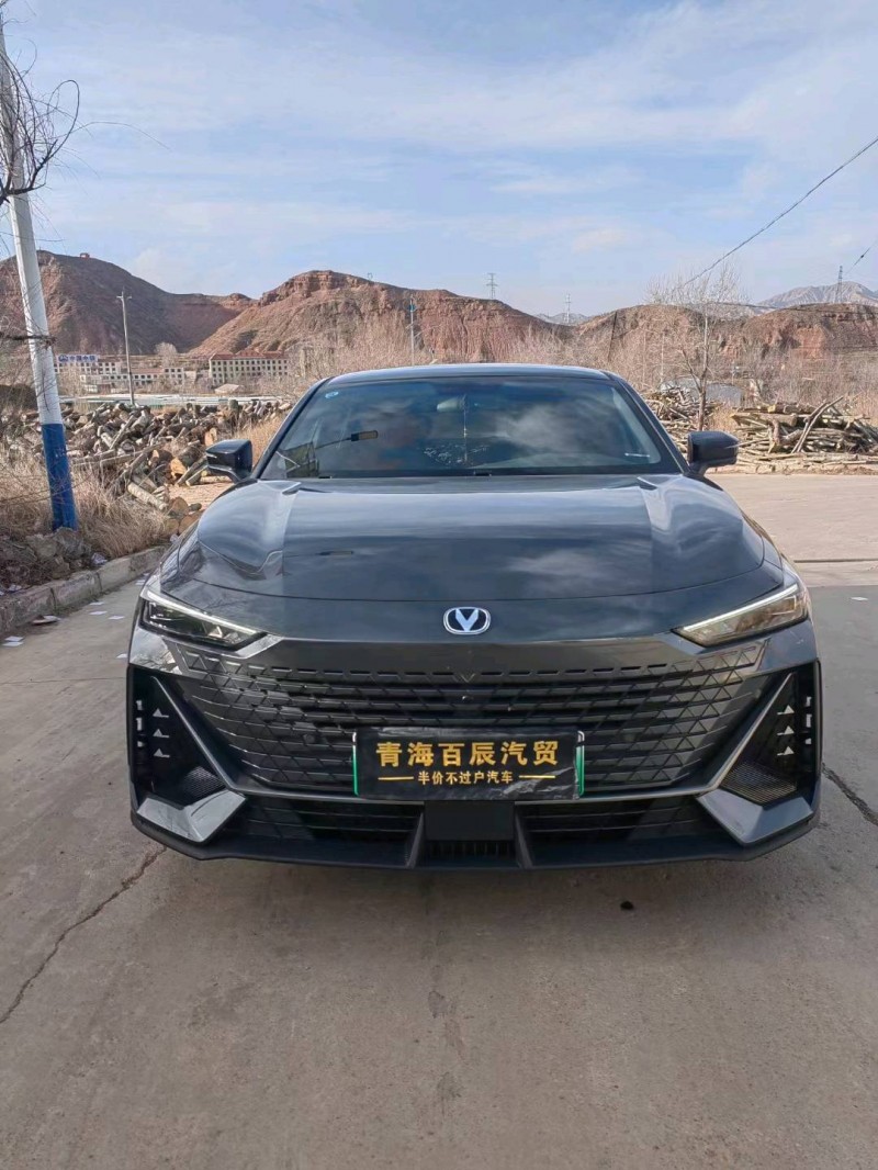 海東23年長安汽車UNI-V2