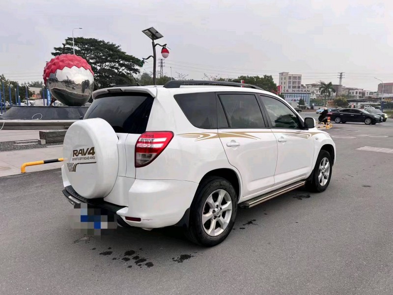 东营12年丰田RAV44