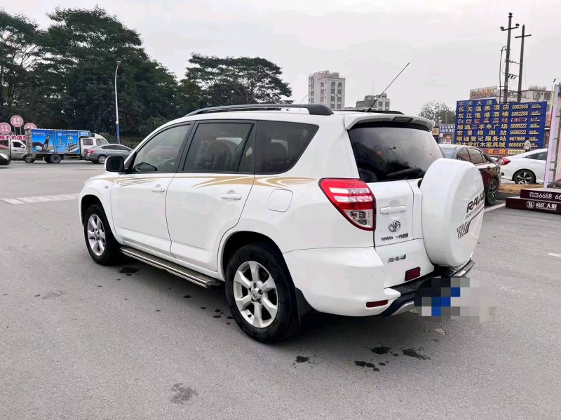 东营12年丰田RAV47