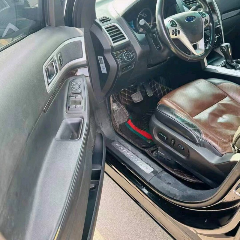 东营15年福特探险者8