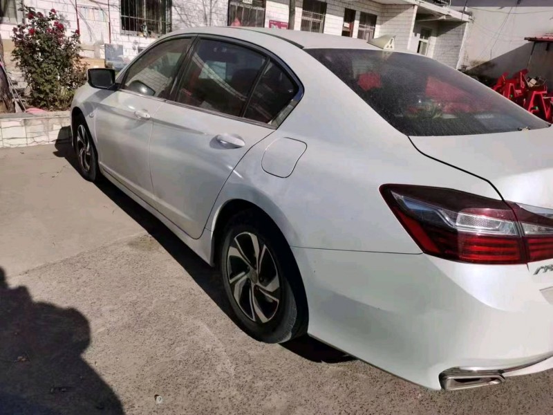 汕头18年本田雅阁4