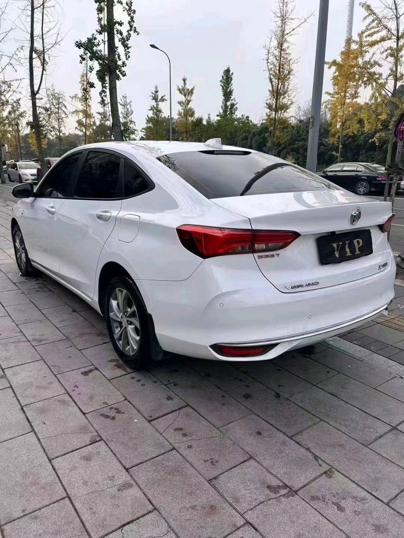 成都22年别克威朗8