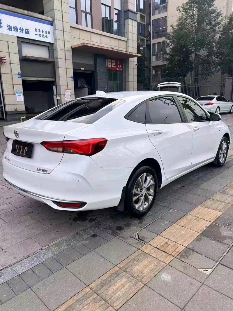 成都22年别克威朗9