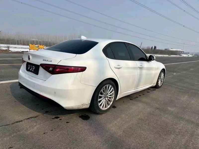 常州17年阿尔法·罗密欧Giulia8