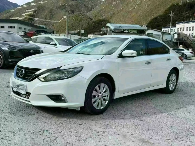 成都18年日产天籁2