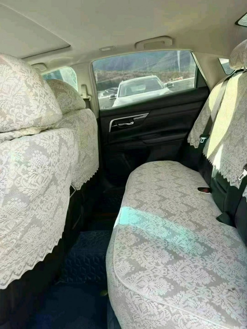 成都18年日产天籁4