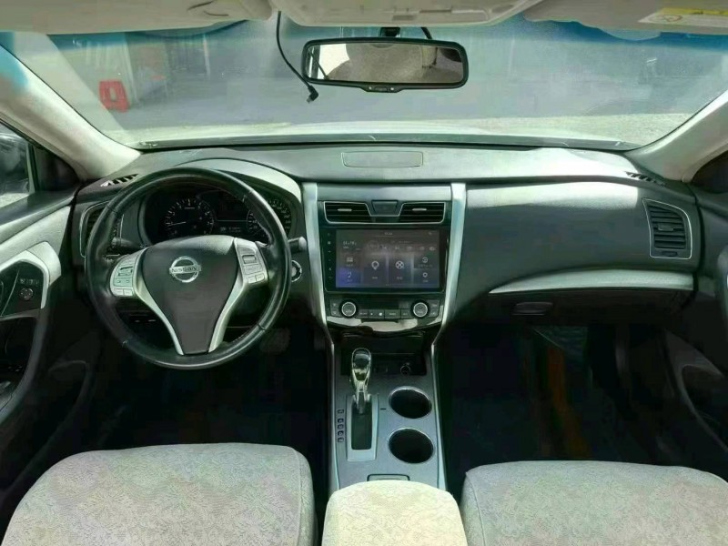 成都18年日产天籁6