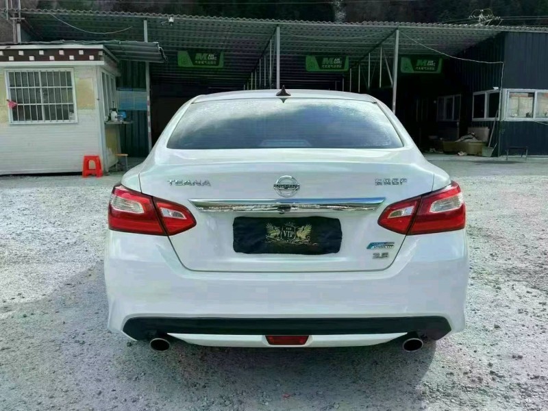 成都18年日产天籁9