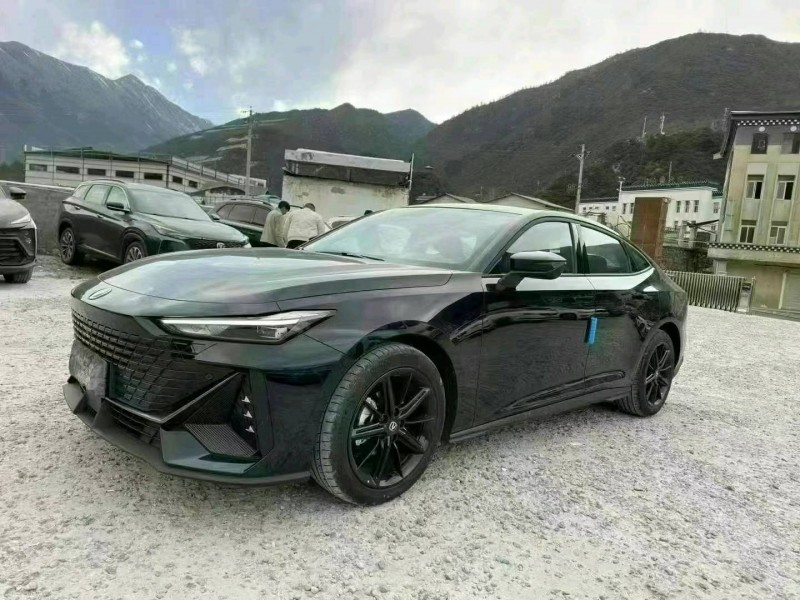 成都23年长安汽车UNI-V2