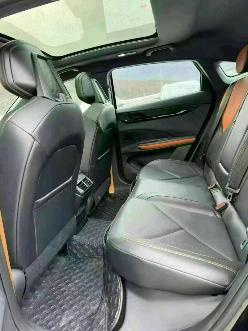 成都23年长安汽车UNI-V4