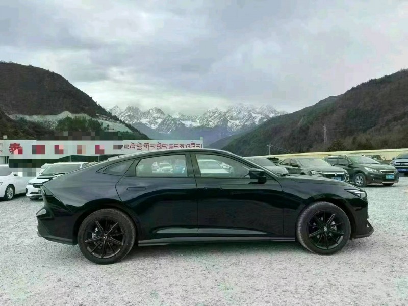 成都23年长安汽车UNI-V8