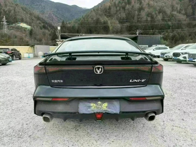 成都23年长安汽车UNI-V9