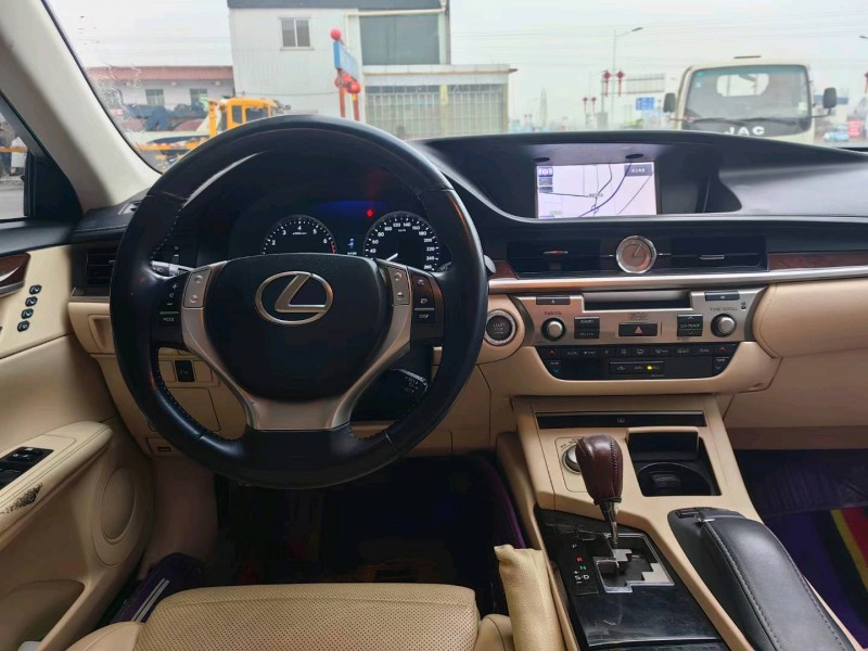 保定13年雷克萨斯ES5