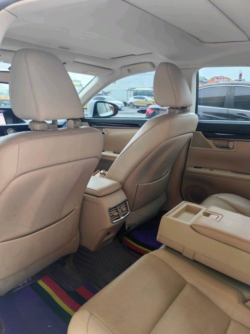 保定13年雷克萨斯ES6