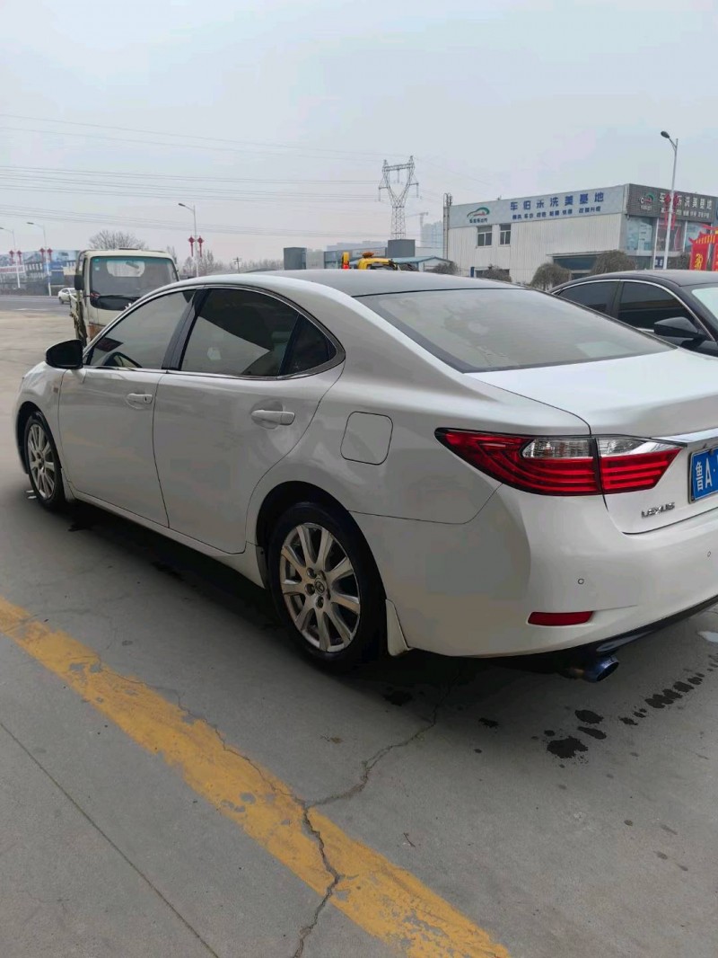 保定13年雷克萨斯ES8