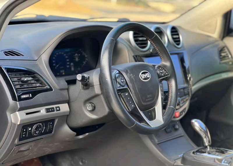 深圳15年比亚迪S74