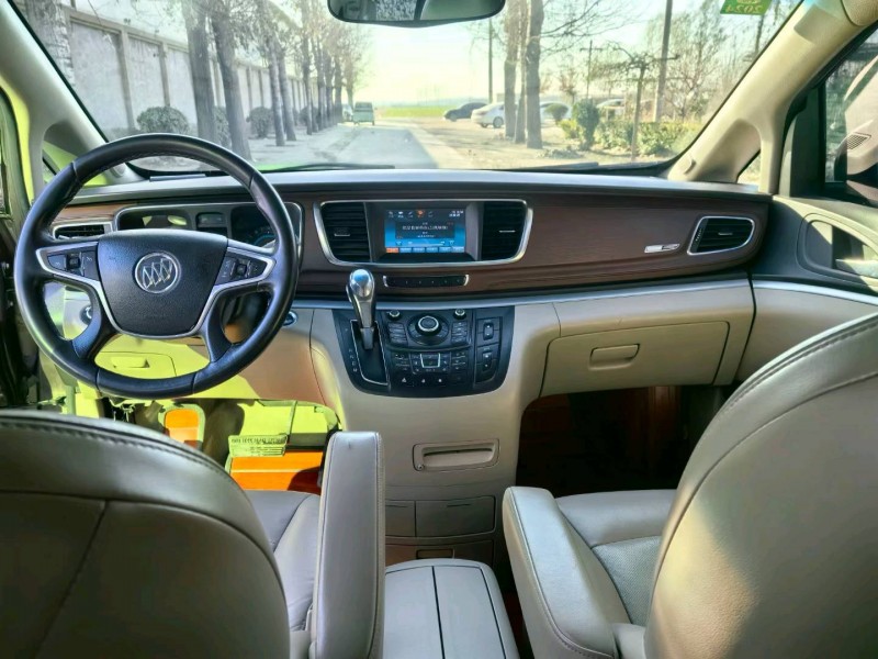 保定14年别克GL86