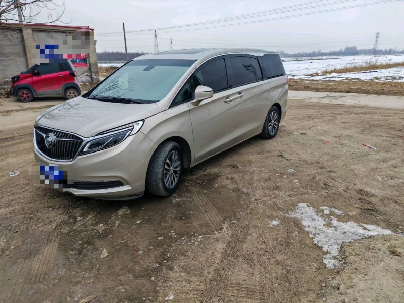 保定17年别克GL82