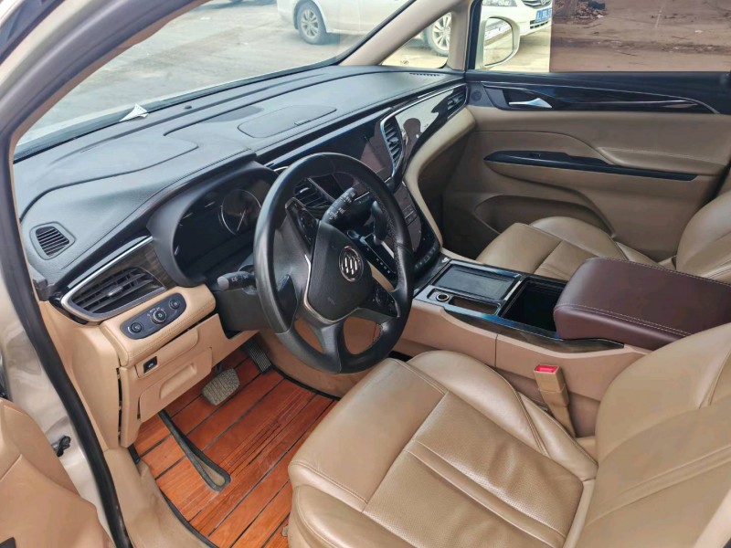 保定17年别克GL84