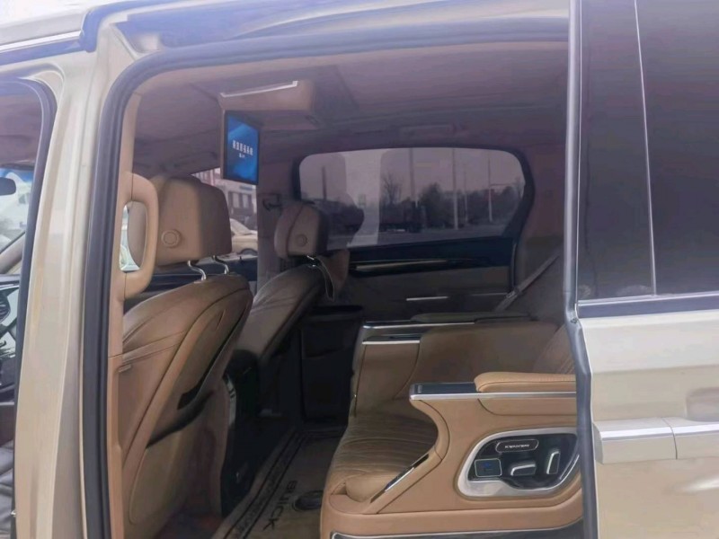 保定17年别克GL85