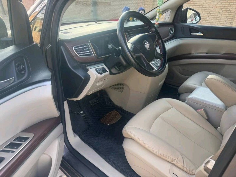 保定15年别克GL85