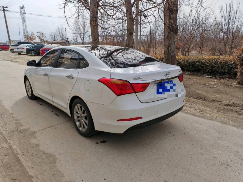 保定15年现代名图4