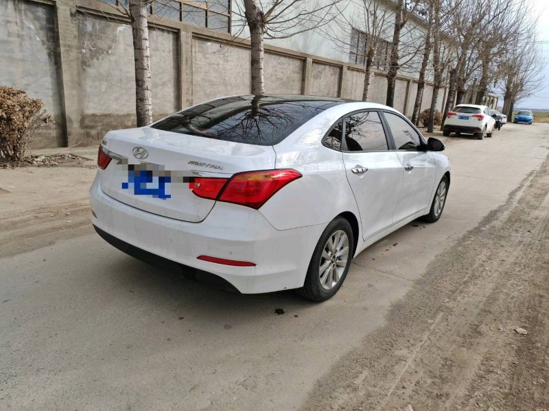 保定15年现代名图5