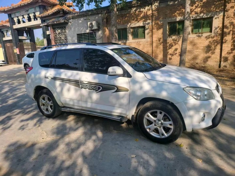 保定13年丰田RAV42
