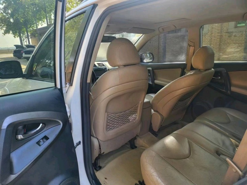 保定13年丰田RAV45